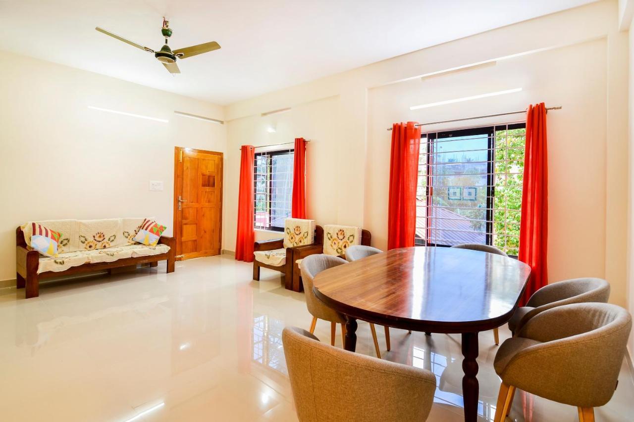 Oyo Home 81801 Akash Villa Trippapur エクステリア 写真