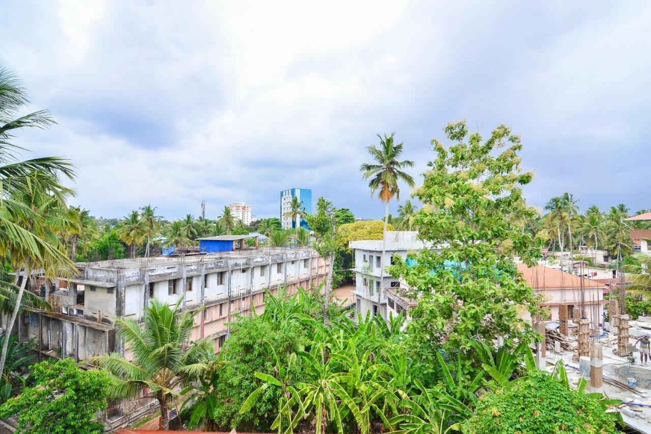 Oyo Home 81801 Akash Villa Trippapur エクステリア 写真