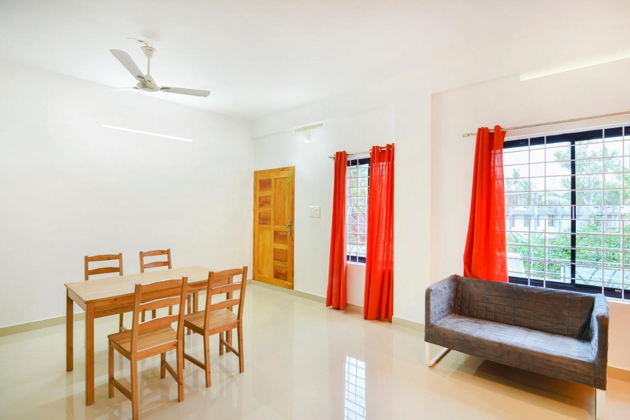 Oyo Home 81801 Akash Villa Trippapur エクステリア 写真