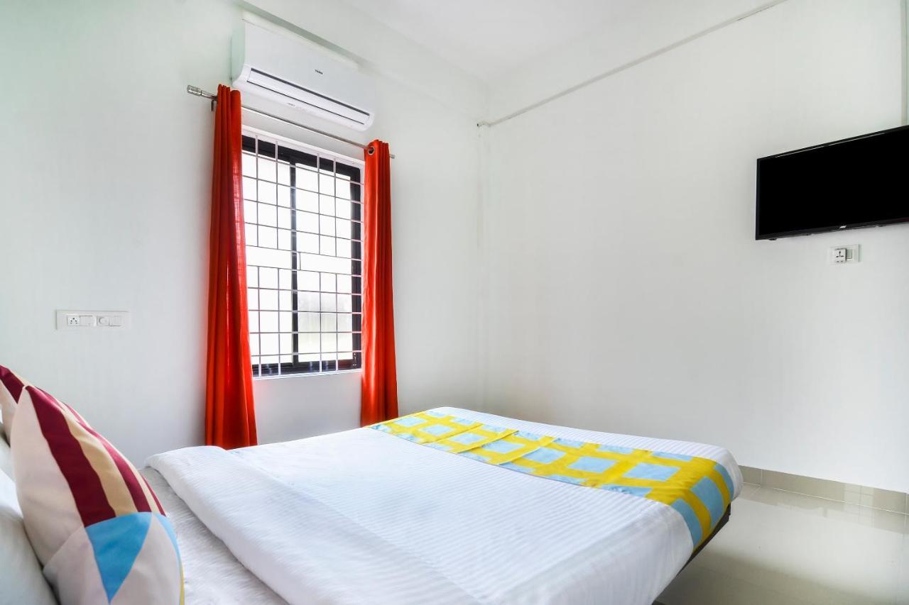 Oyo Home 81801 Akash Villa Trippapur エクステリア 写真